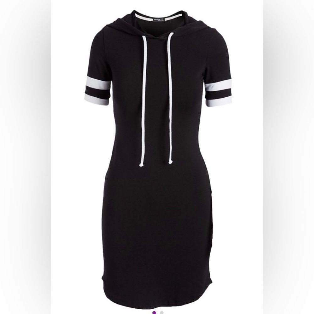 🌺 NWOT: Super Cute: Black & White stripe hoodie DRESS